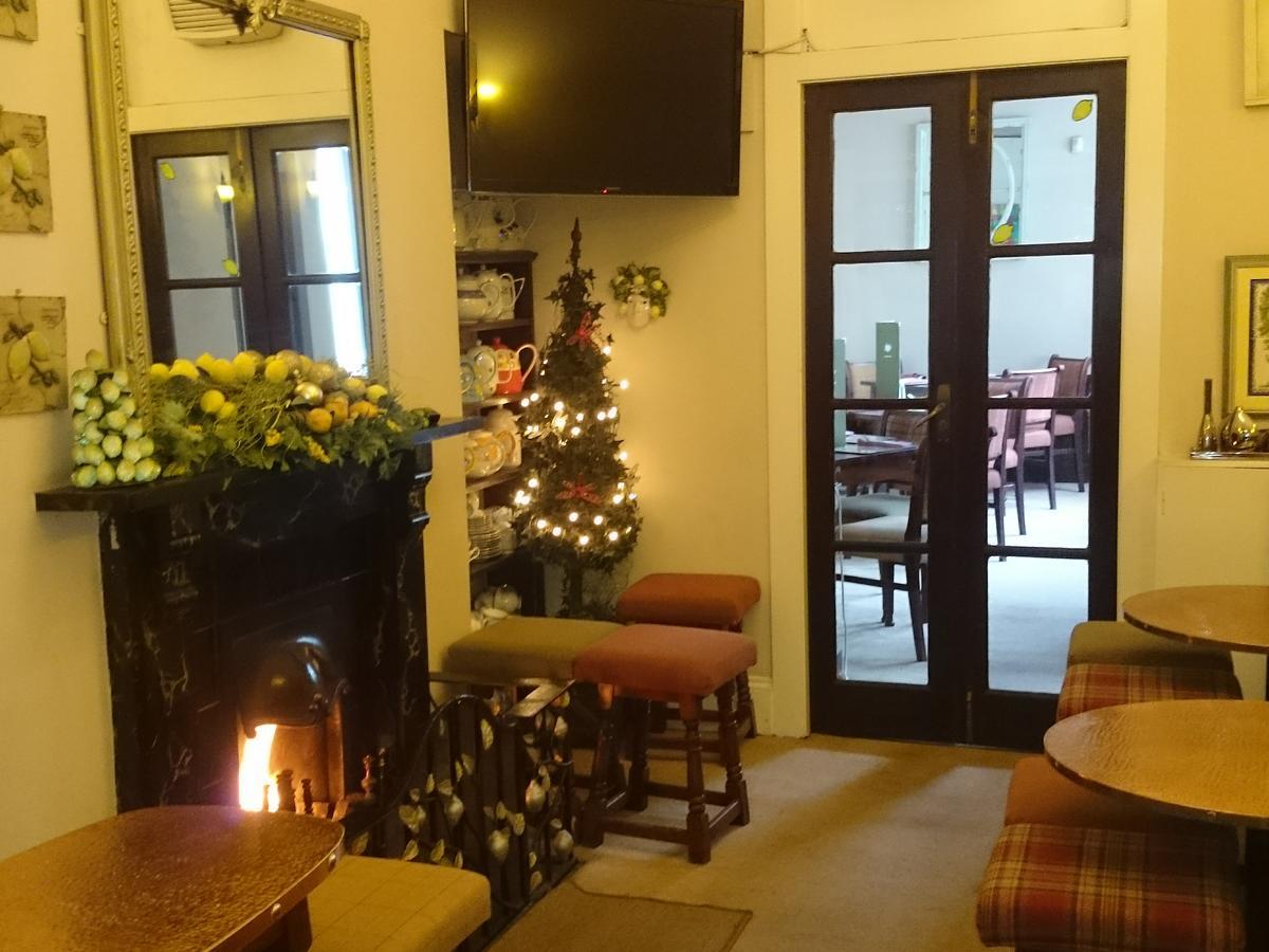 Albert Hotel Питерхед Экстерьер фото